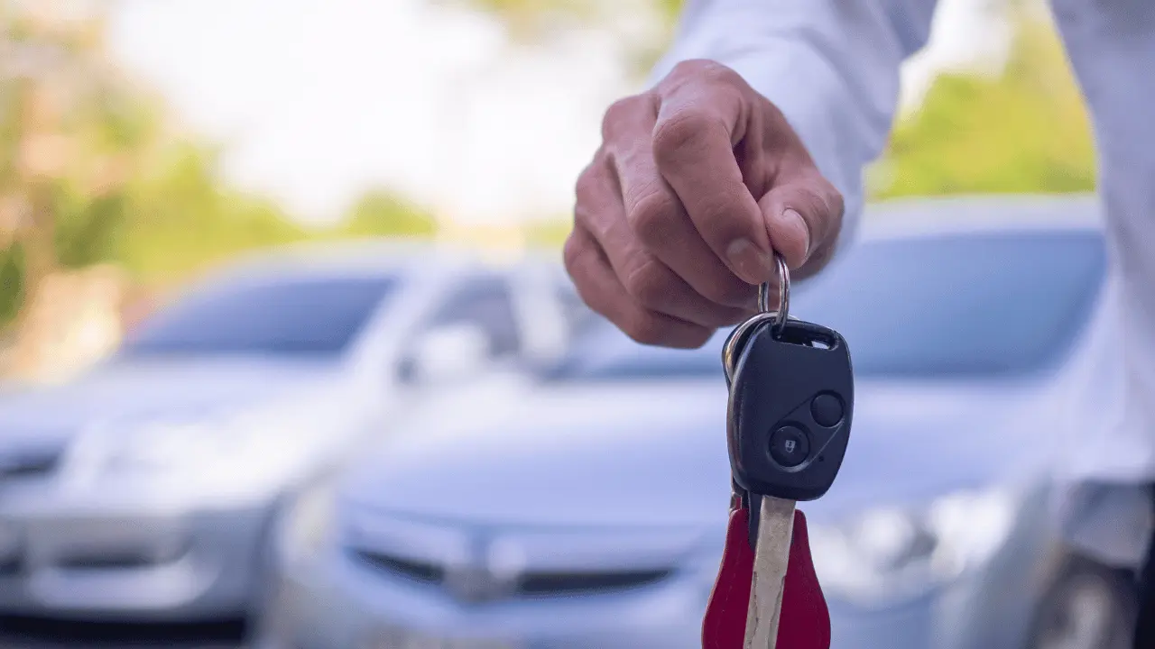 Car salesmen payment: Is this hourly in California?